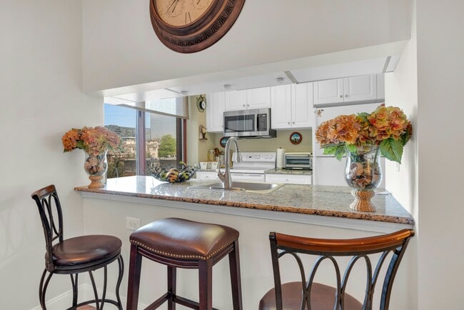 Building Photo - 100 Old Palisade Rd