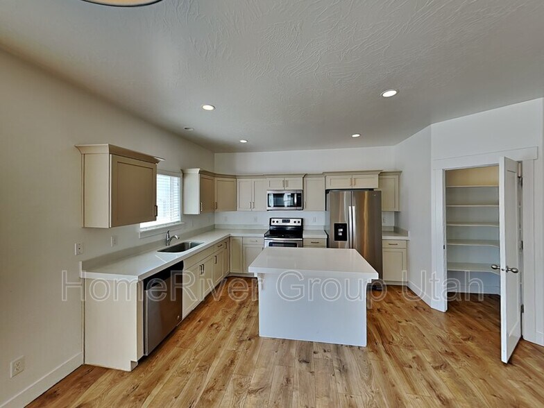 Building Photo - 836 E 340 S