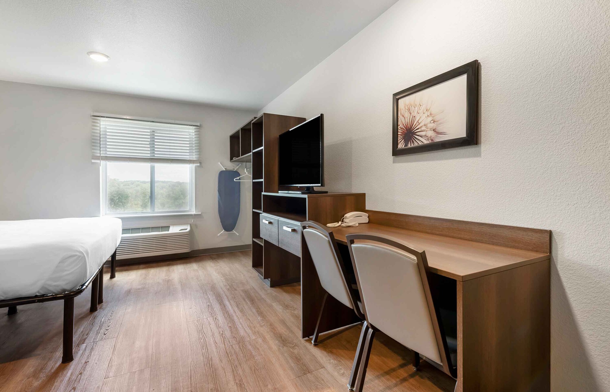 Building Photo - Furnished Studio-St Paul - Woodbury