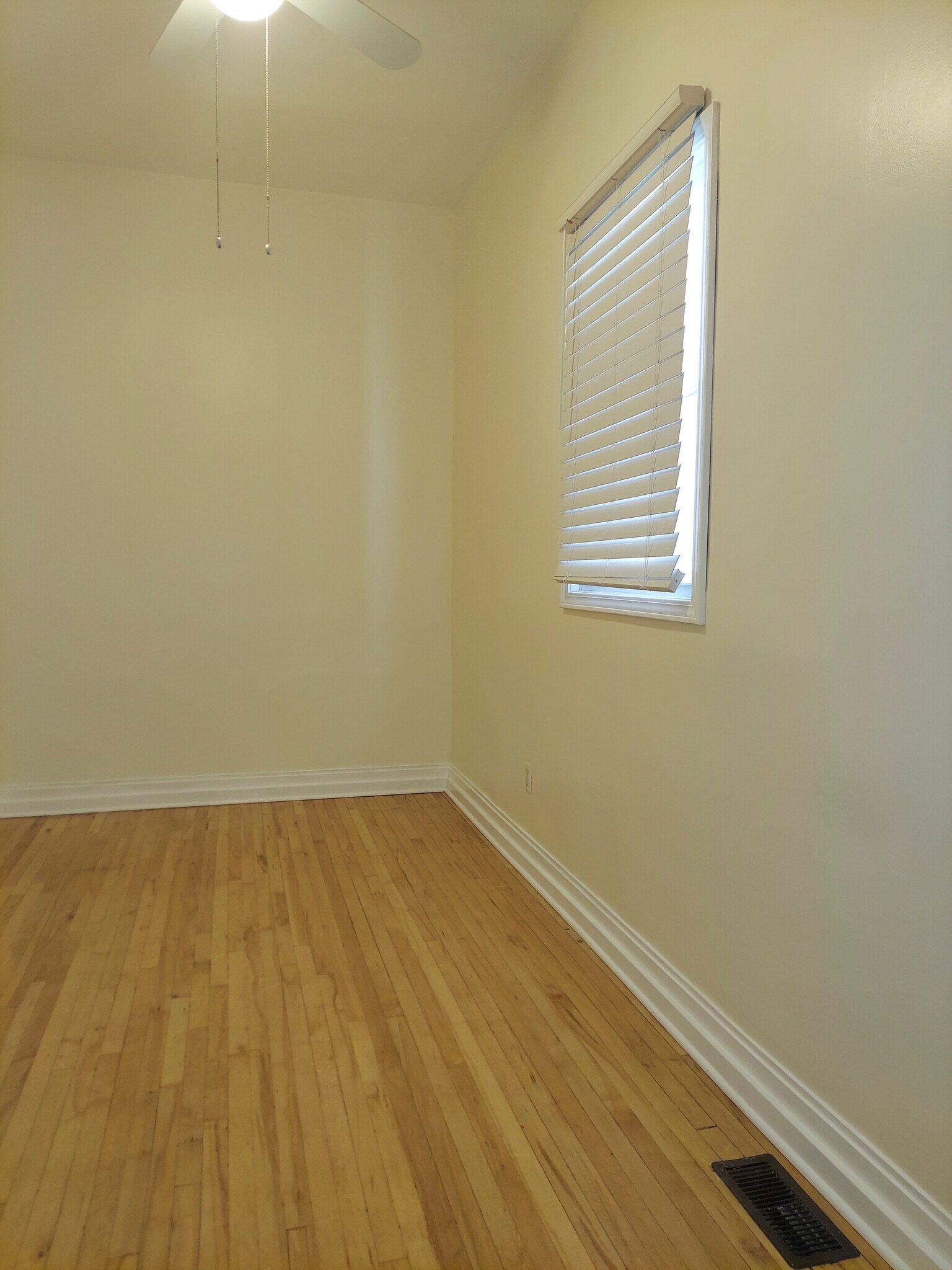 Building Photo - 3446 N Damen Ave