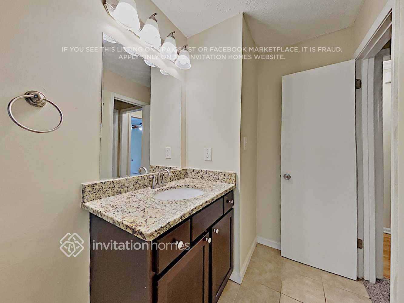 Building Photo - 2462 Lakewood Dr NW