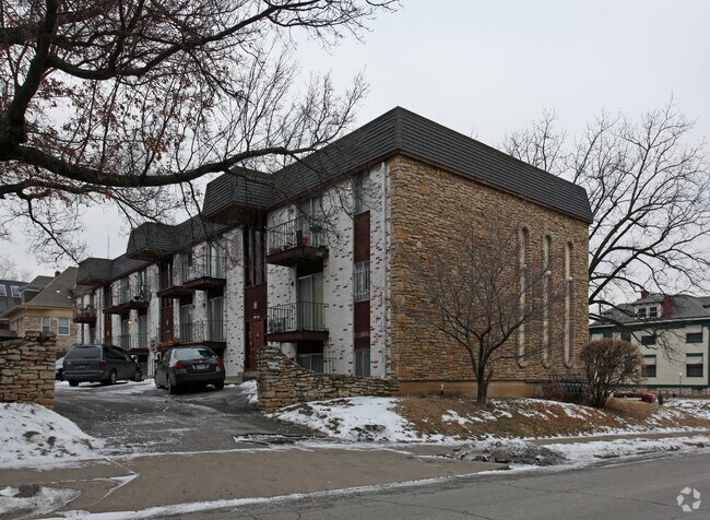 Building Photo - Chez-Bon