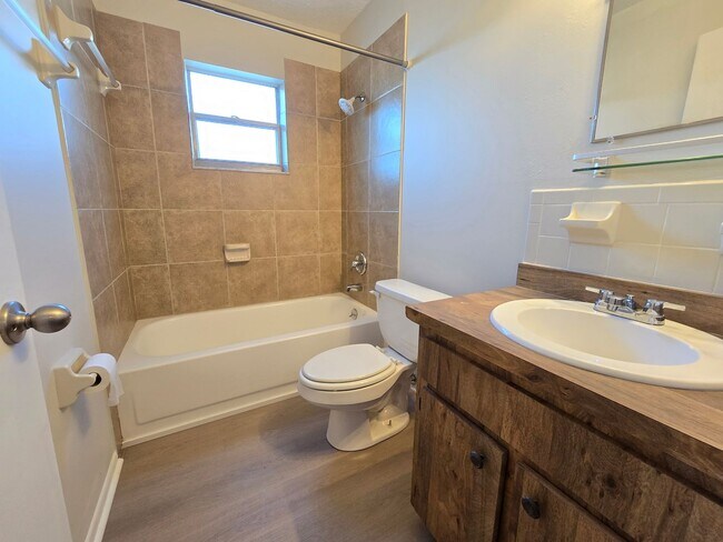 Building Photo - Move-In Ready 3-Bedroom Home Near UTC & Sa...