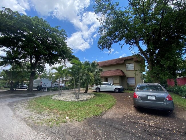 Building Photo - 3019 SW 68th Ter