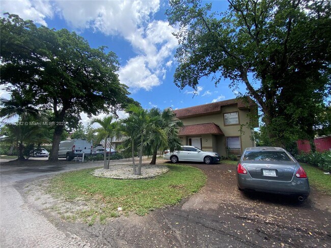Building Photo - 3019 SW 68th Terrace
