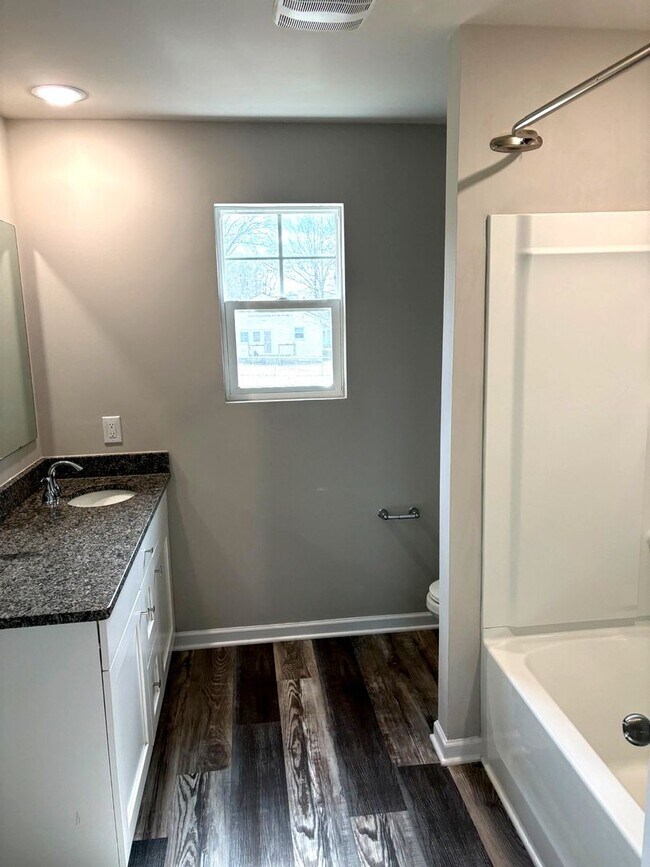 Building Photo - Beautiful 3BR 2.5BA Home w/ Full Appliance Kitchen • Garage Parking in Shelby