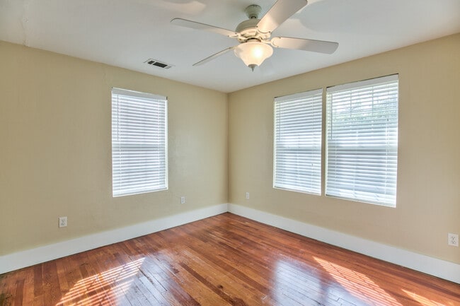 Building Photo - 2002