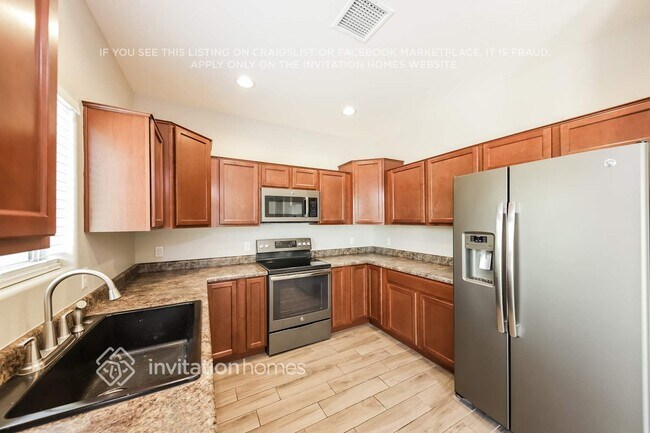Building Photo - 506 W Latona Rd