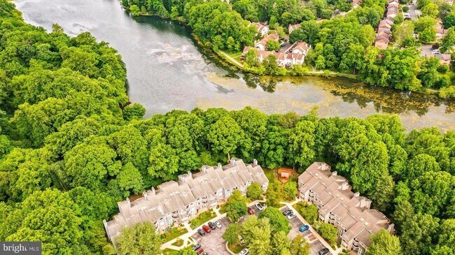 Building Photo - 9463 Hickory Limb