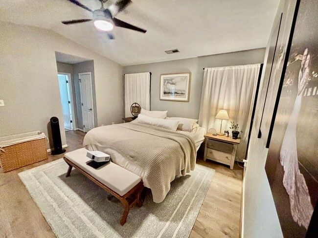 Building Photo - 3 bedroom/2.5 bathroom- Lake Cambridge- Kiln Creek