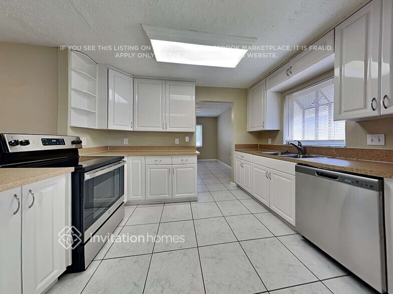 Building Photo - 26740 Magnolia Blvd