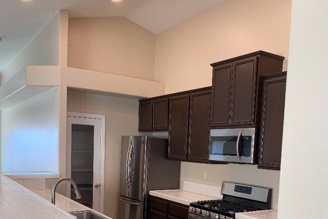 Kitchen - 9219 Canyon View Ave