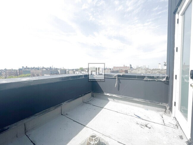Building Photo - 1520 ST JOHNS PLACE Unit 5