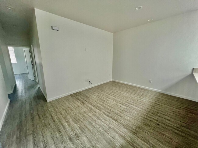Building Photo - 4540 Ingraham St