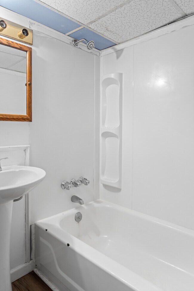 Building Photo - 2416 Sherry Rd