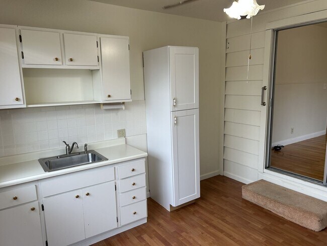 Building Photo - 2040 Barbour Dr