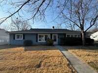 Building Photo - Lovely Ranch Home in a Great Area!