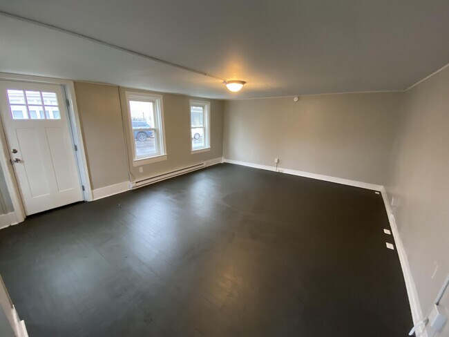 Building Photo - 119 Ann St