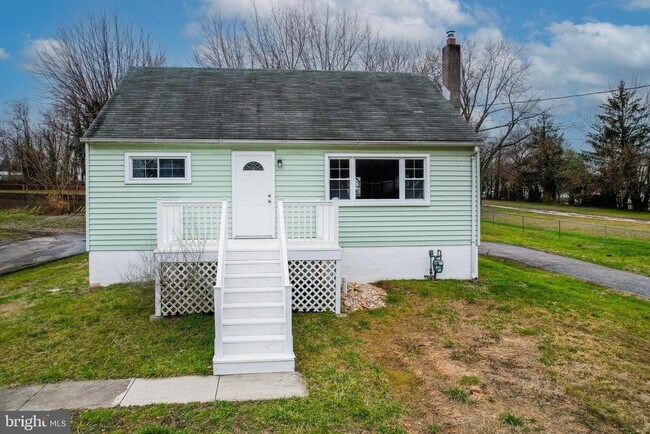Building Photo - 821 Chesaco Ave