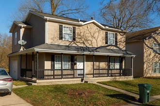 Building Photo - For Rent: 4-bedroom 2-bathroom single family home! Available End of February