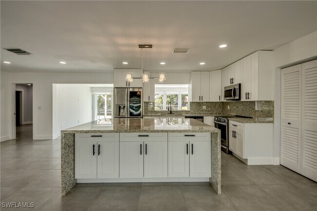 Building Photo - 4312 S Pacific Cir