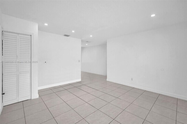 Building Photo - 3341 SW 94th Ct
