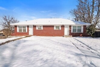 Building Photo - 906 SE 3rd Terrace