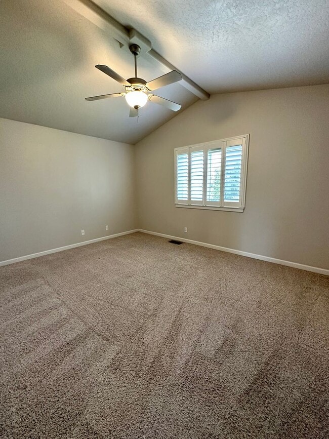 Building Photo - LARGE SINGLE FAMILY HOME ON CORNWALL (RPM#220)