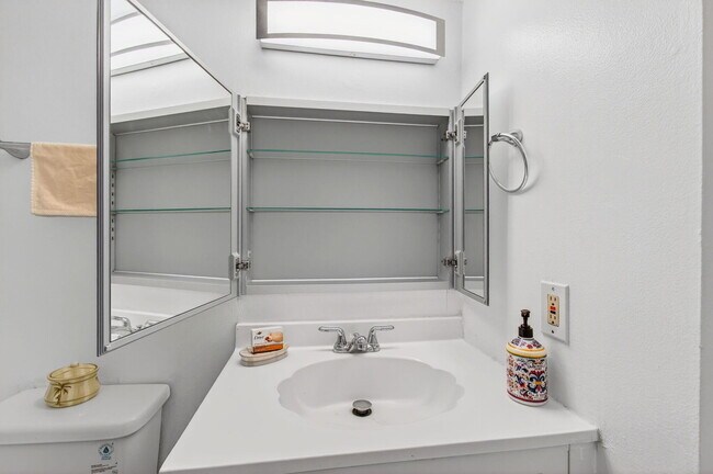 Building Photo - 500 SW 2nd Ave