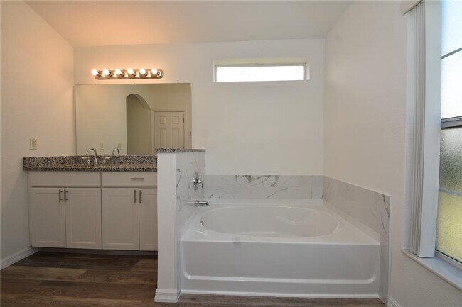 Building Photo - 12 Pierce Ln