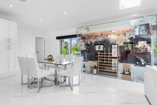 Building Photo - 2813 NE 29th St