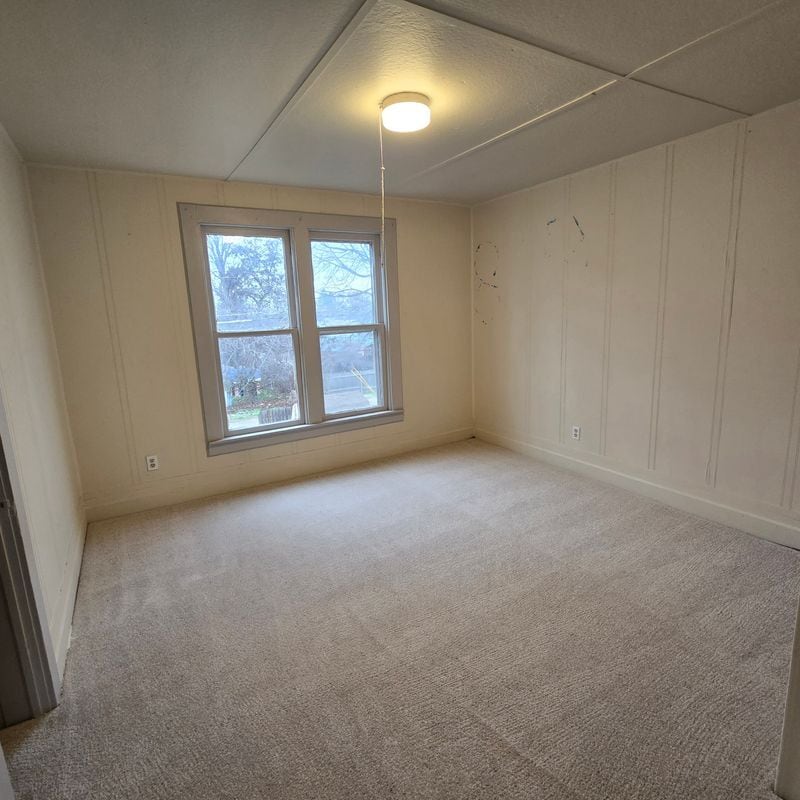 Building Photo - 617 W Main St