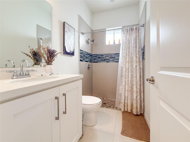 Building Photo - 17931 SW 152nd Ave