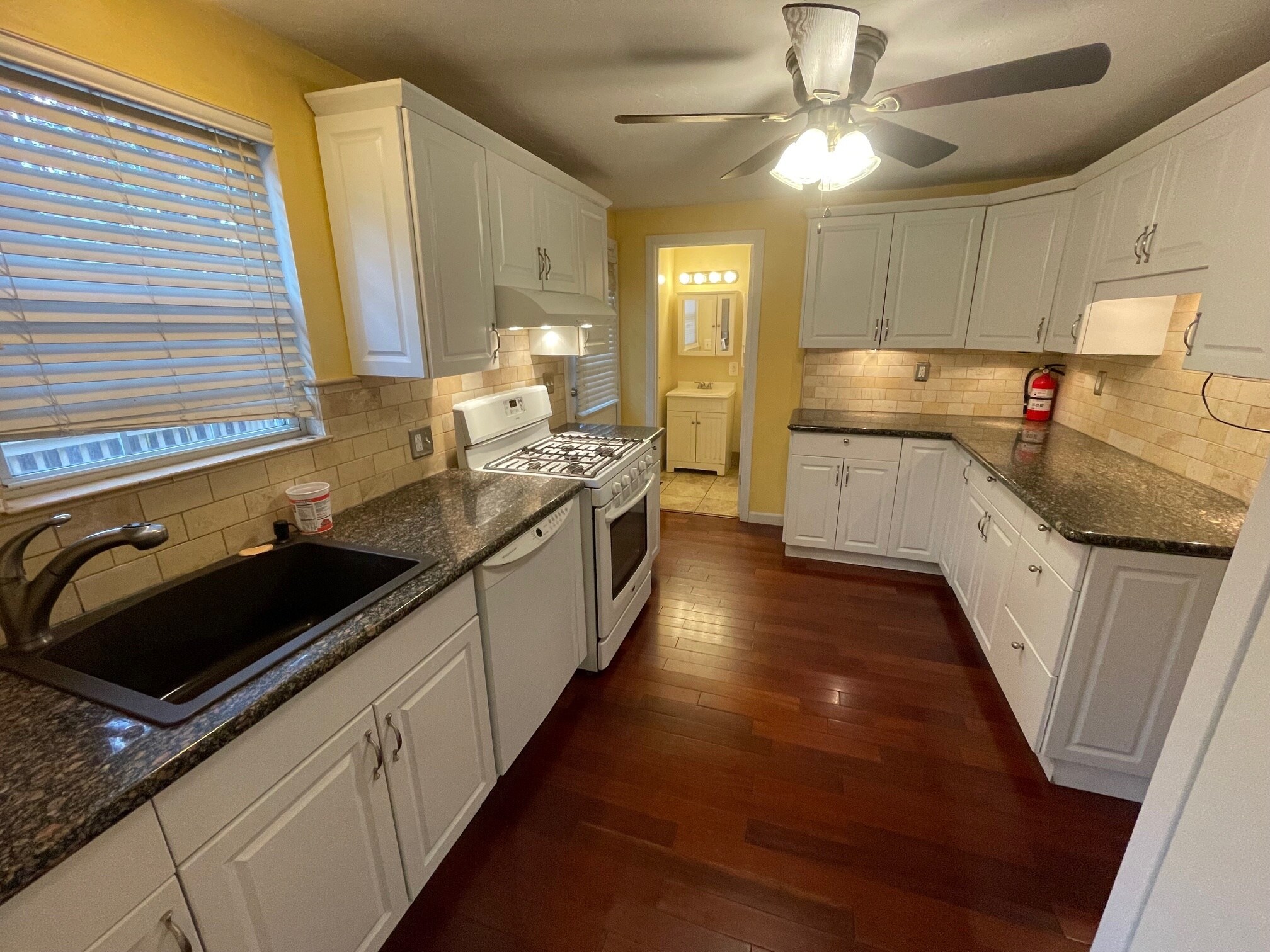 Building Photo - 16 Bowstring Way