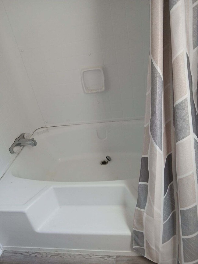 Building Photo - 167 Mae St