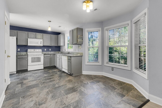 Building Photo - 109 Trinity Dr