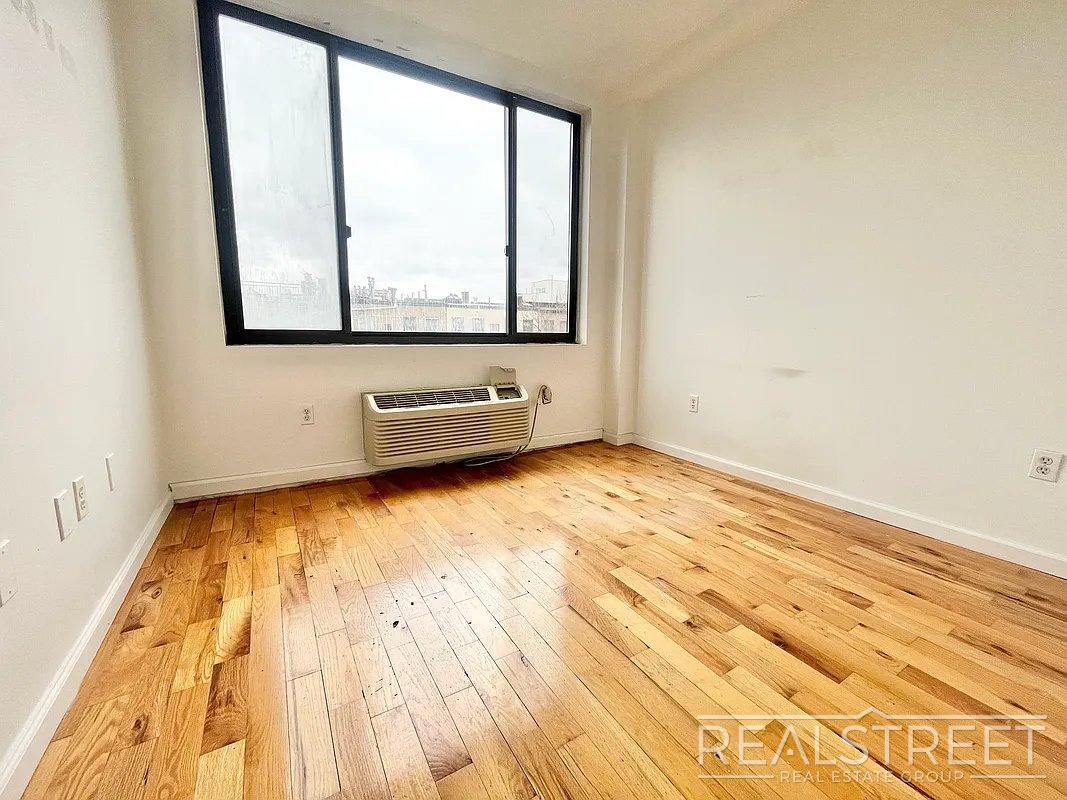 Building Photo - Melrose Street