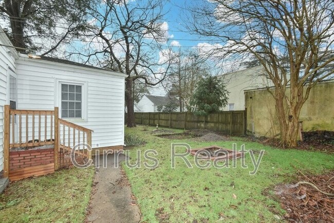 Building Photo - 10 Parkside Pl