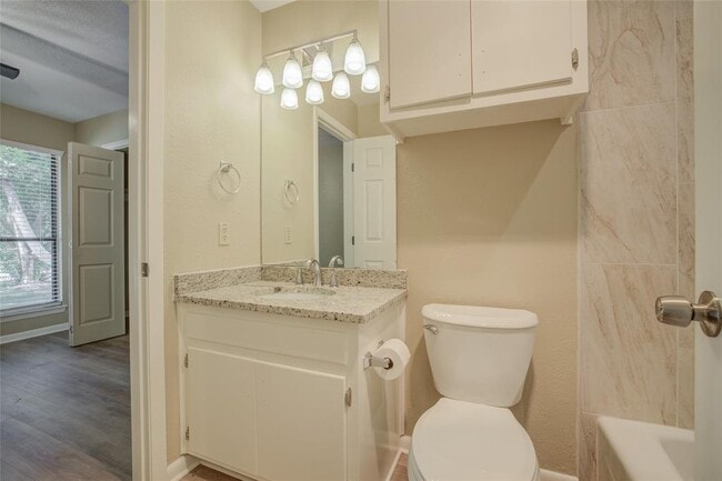 Building Photo - 306 Corral Ln