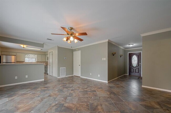 Building Photo - 2027 Briar Ridge Dr