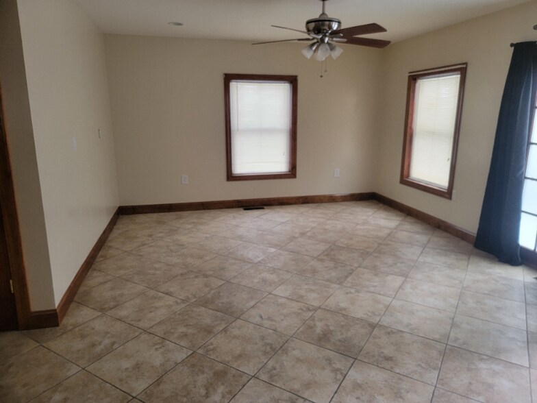 Building Photo - 111 N Phetteplace St