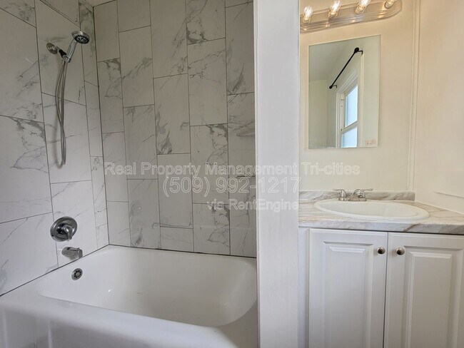 Building Photo - 87 Symons St