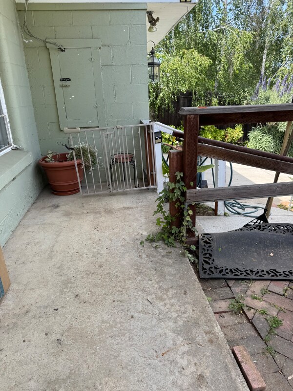 Building Photo - 398 Alameda de las Pulgas