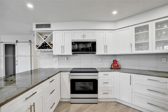 Building Photo - 1340 S Ocean Blvd