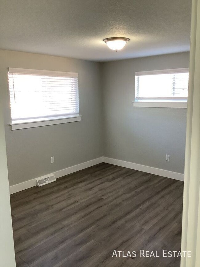 Building Photo - 13666 E Dakota Ave