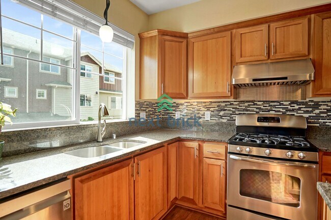 Building Photo - 4 Bed and 2.5 Bath Beautiful Condo is Avai...