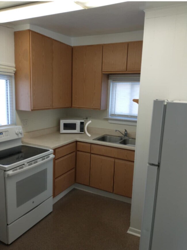 Building Photo - 3452 Sheridan Rd