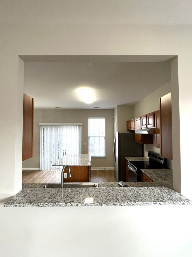 Building Photo - Newly Renovated 3 Bed, 2.5 bathroom Townhome