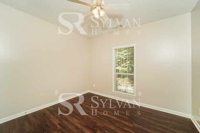 Building Photo - Lease today! No extra charge for contentment and relaxation!