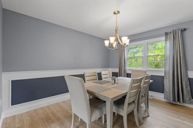 Building Photo - 2 Meadow Ln